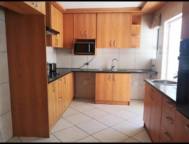 4 BEDROOM PROPERTY TO RENT IN BEACHFRONT